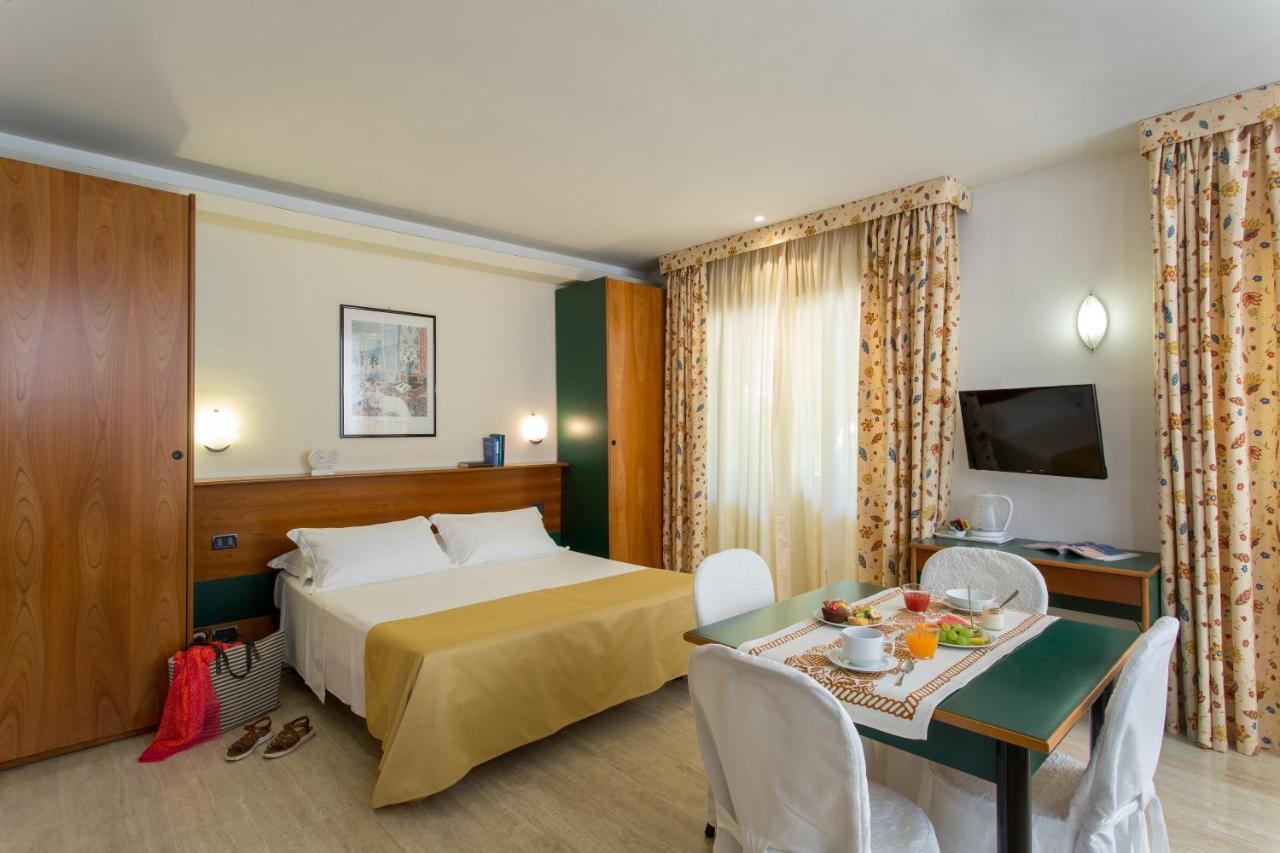 Astoria Suite Hotel Rimini Esterno foto