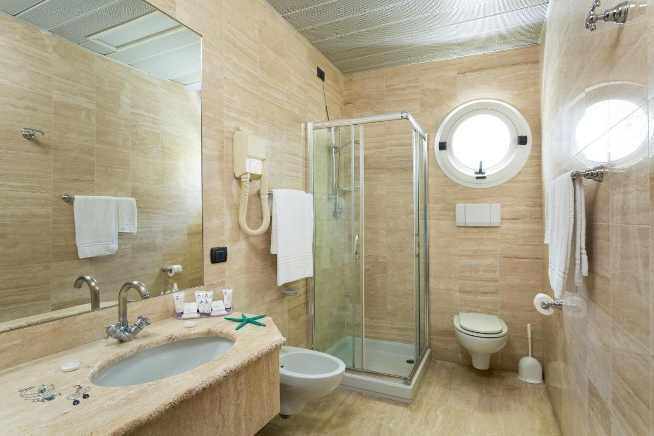 Astoria Suite Hotel Rimini Esterno foto