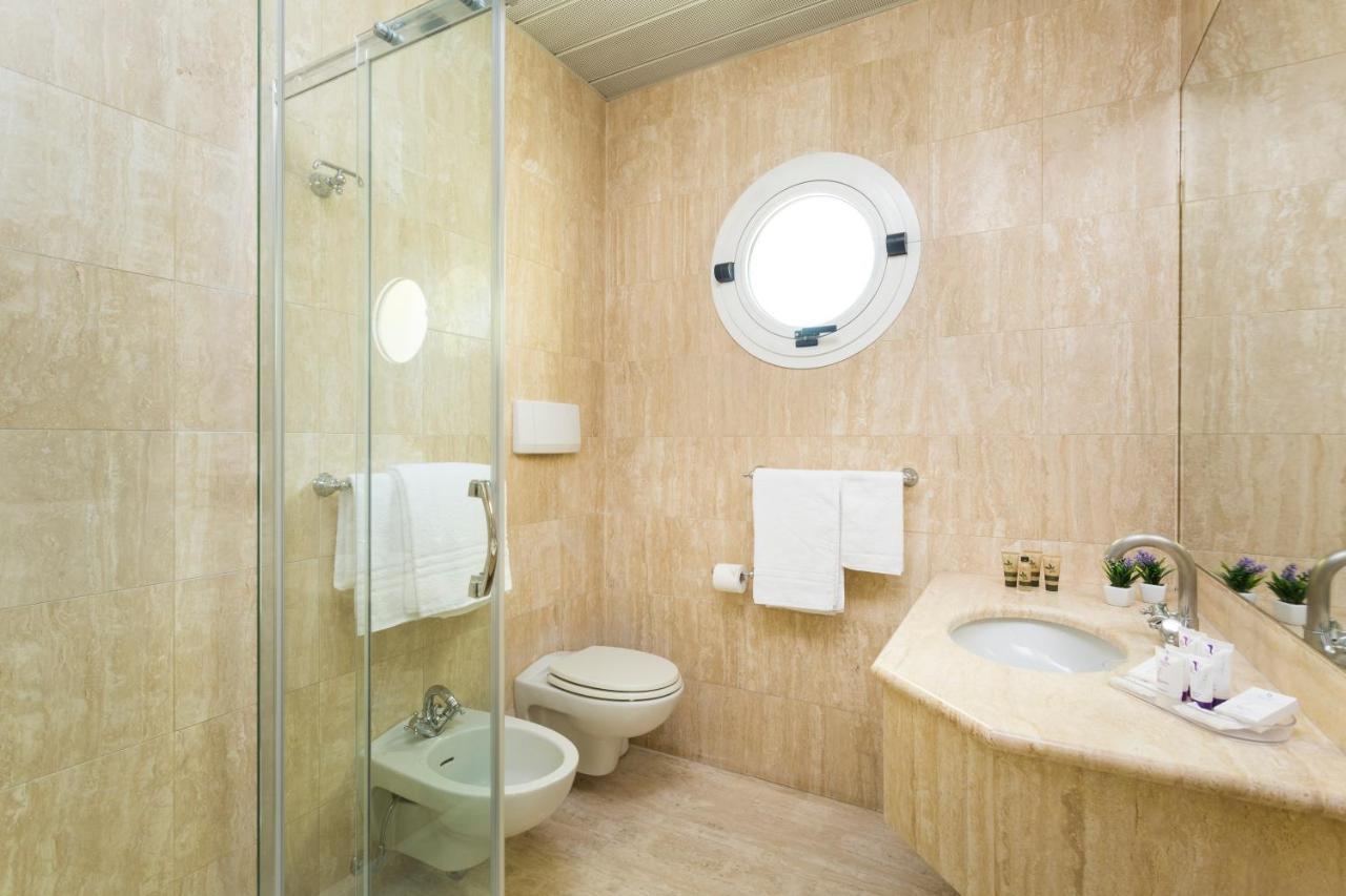 Astoria Suite Hotel Rimini Esterno foto