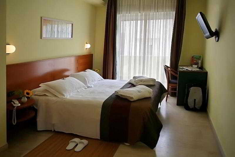 Astoria Suite Hotel Rimini Esterno foto