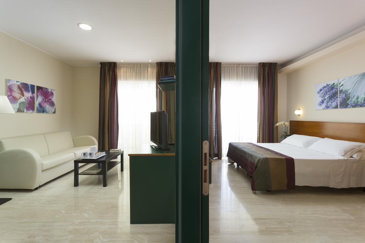 Astoria Suite Hotel Rimini Esterno foto