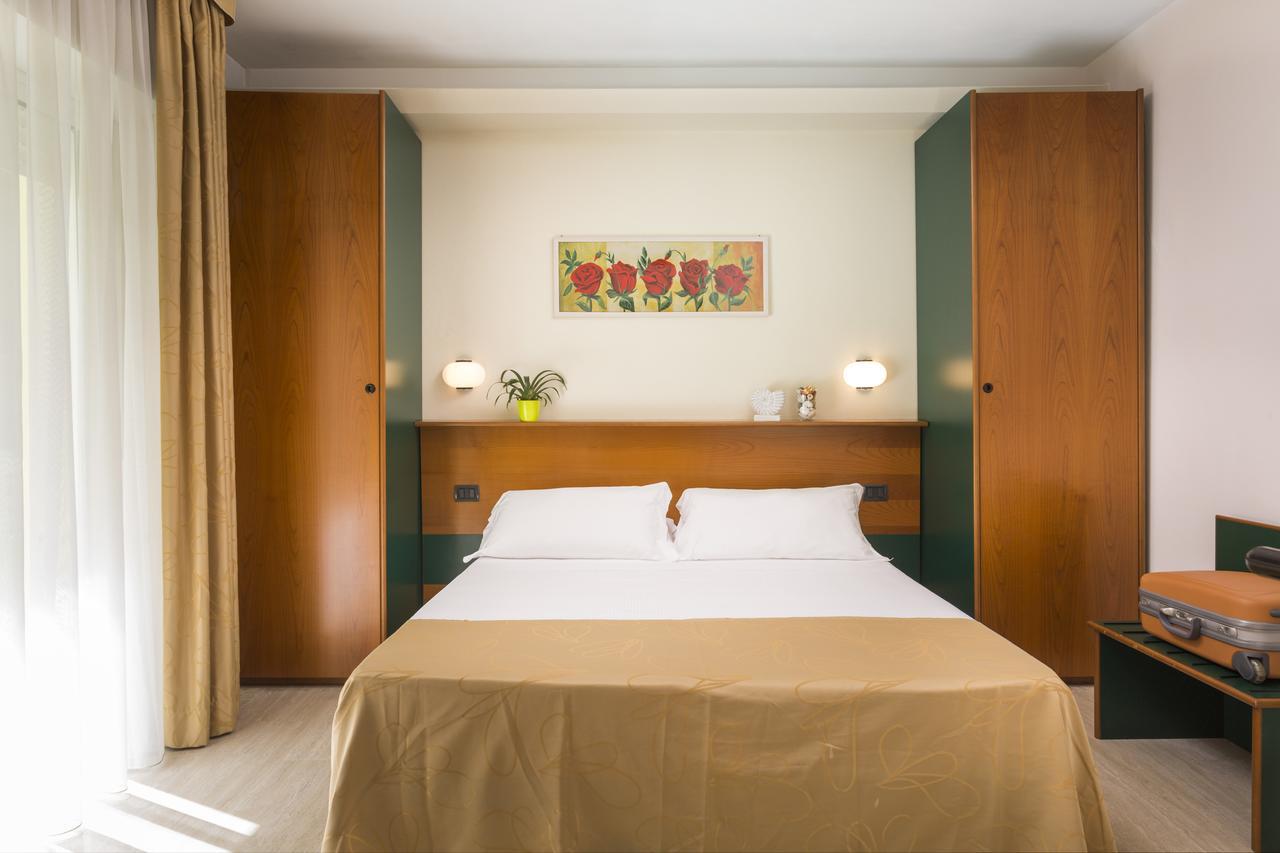 Astoria Suite Hotel Rimini Esterno foto