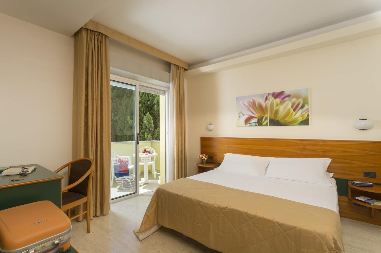 Astoria Suite Hotel Rimini Esterno foto