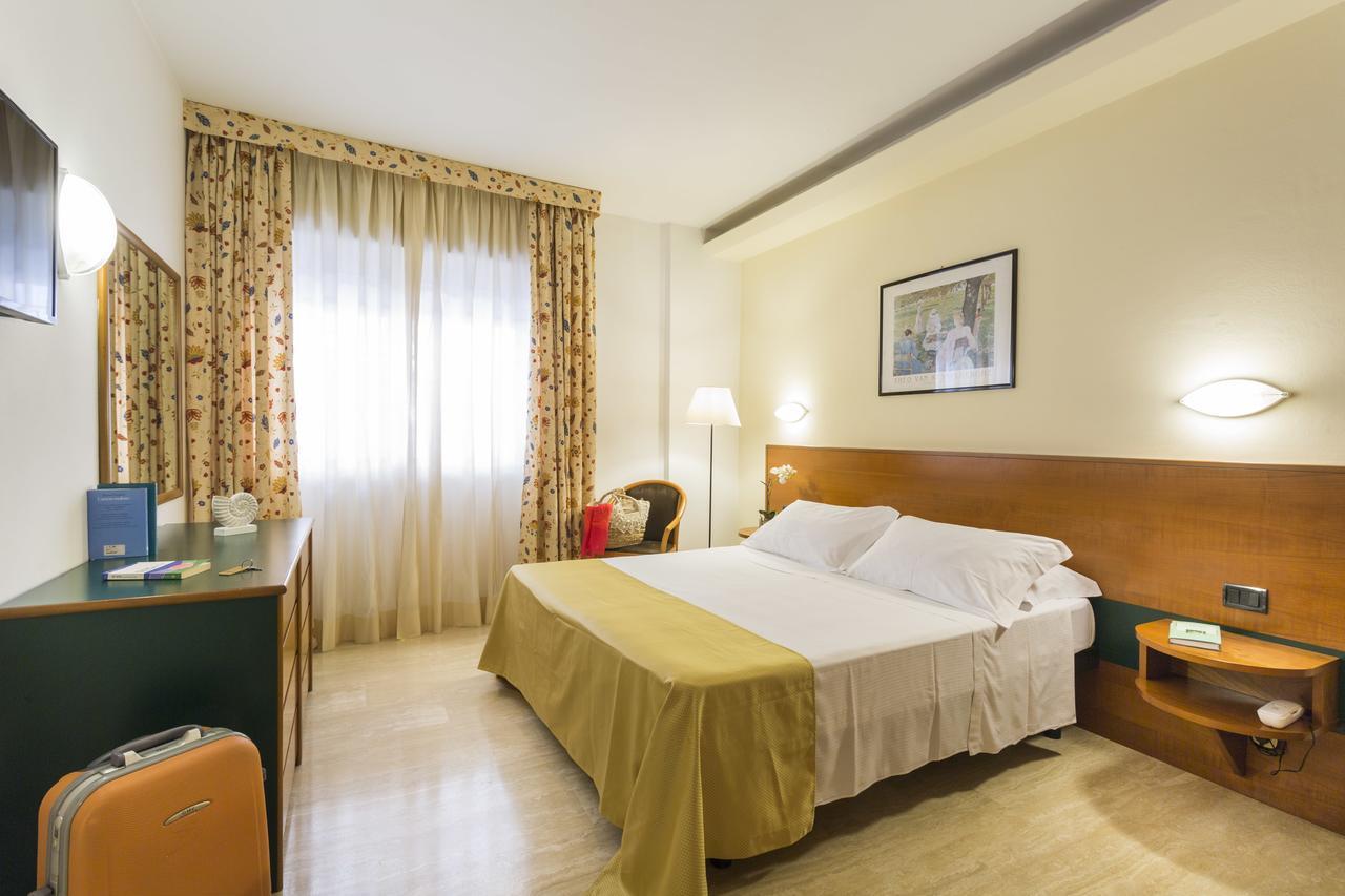 Astoria Suite Hotel Rimini Esterno foto