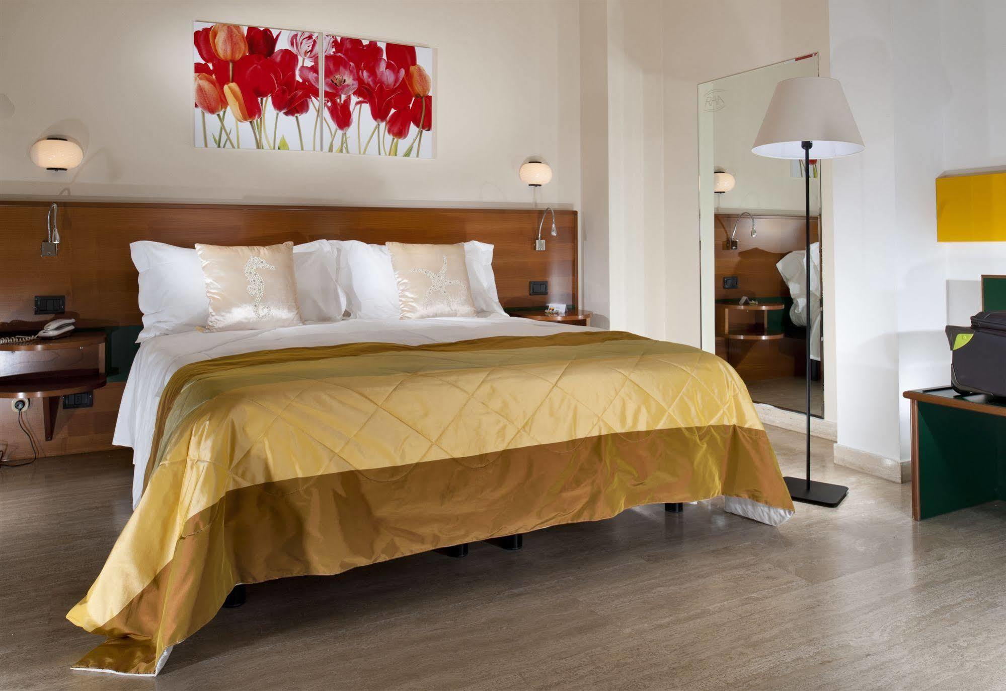 Astoria Suite Hotel Rimini Esterno foto