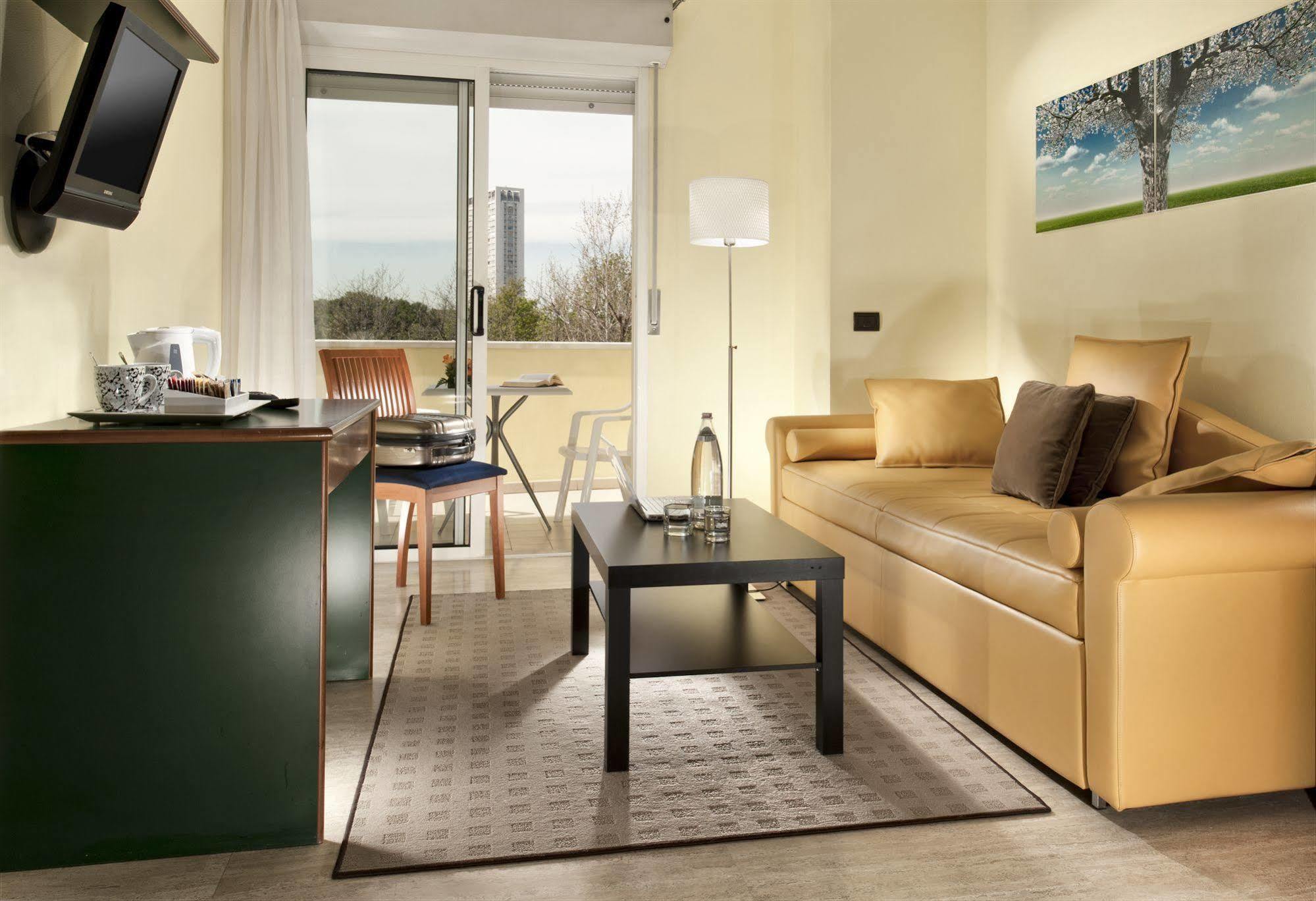 Astoria Suite Hotel Rimini Esterno foto