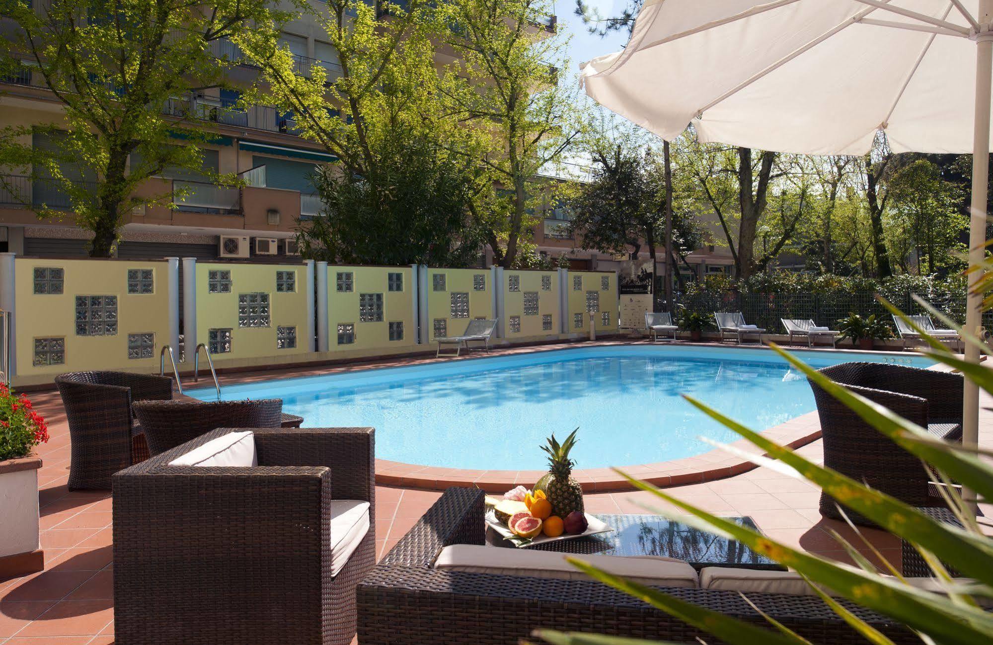 Astoria Suite Hotel Rimini Esterno foto
