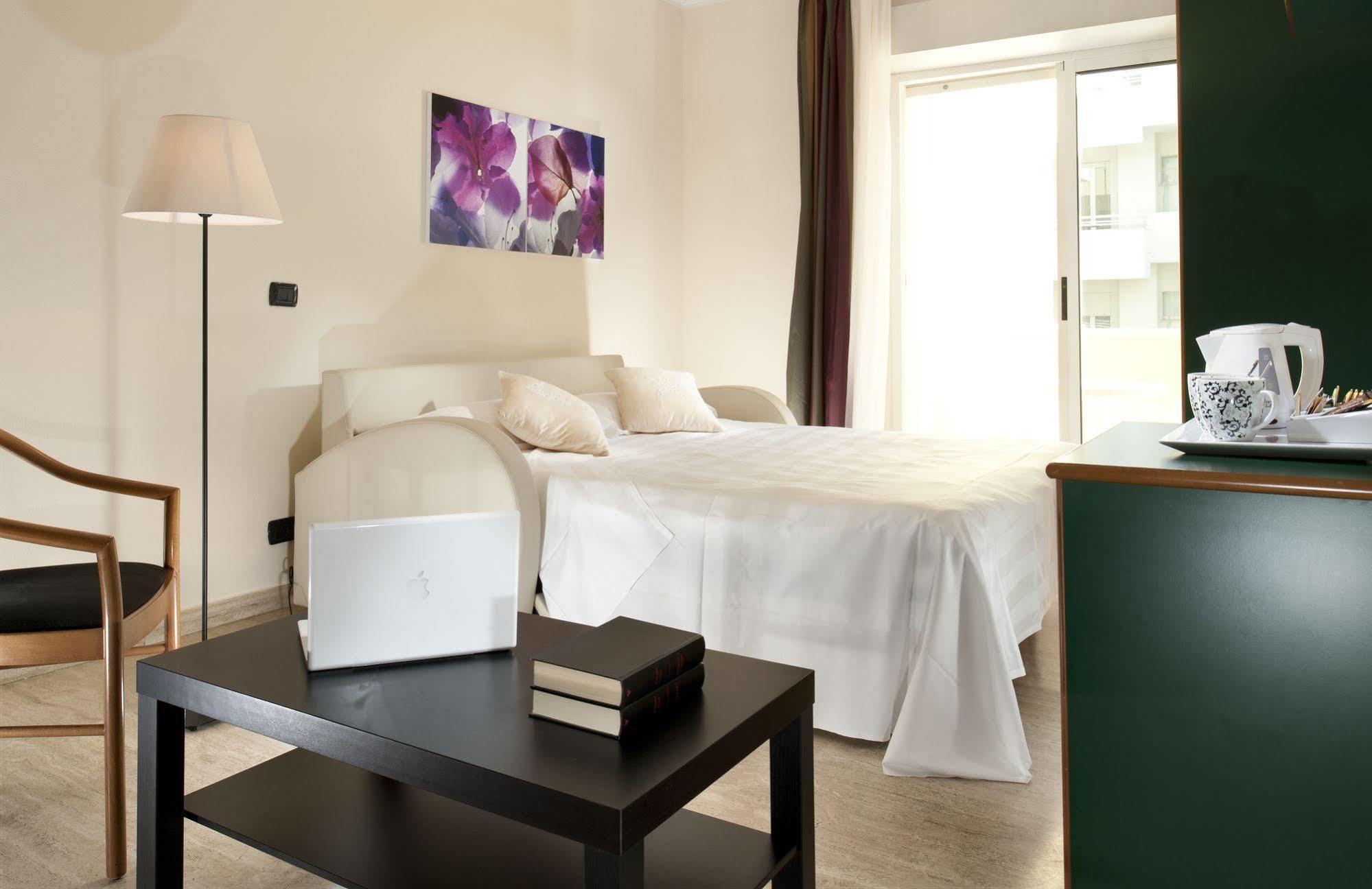 Astoria Suite Hotel Rimini Esterno foto