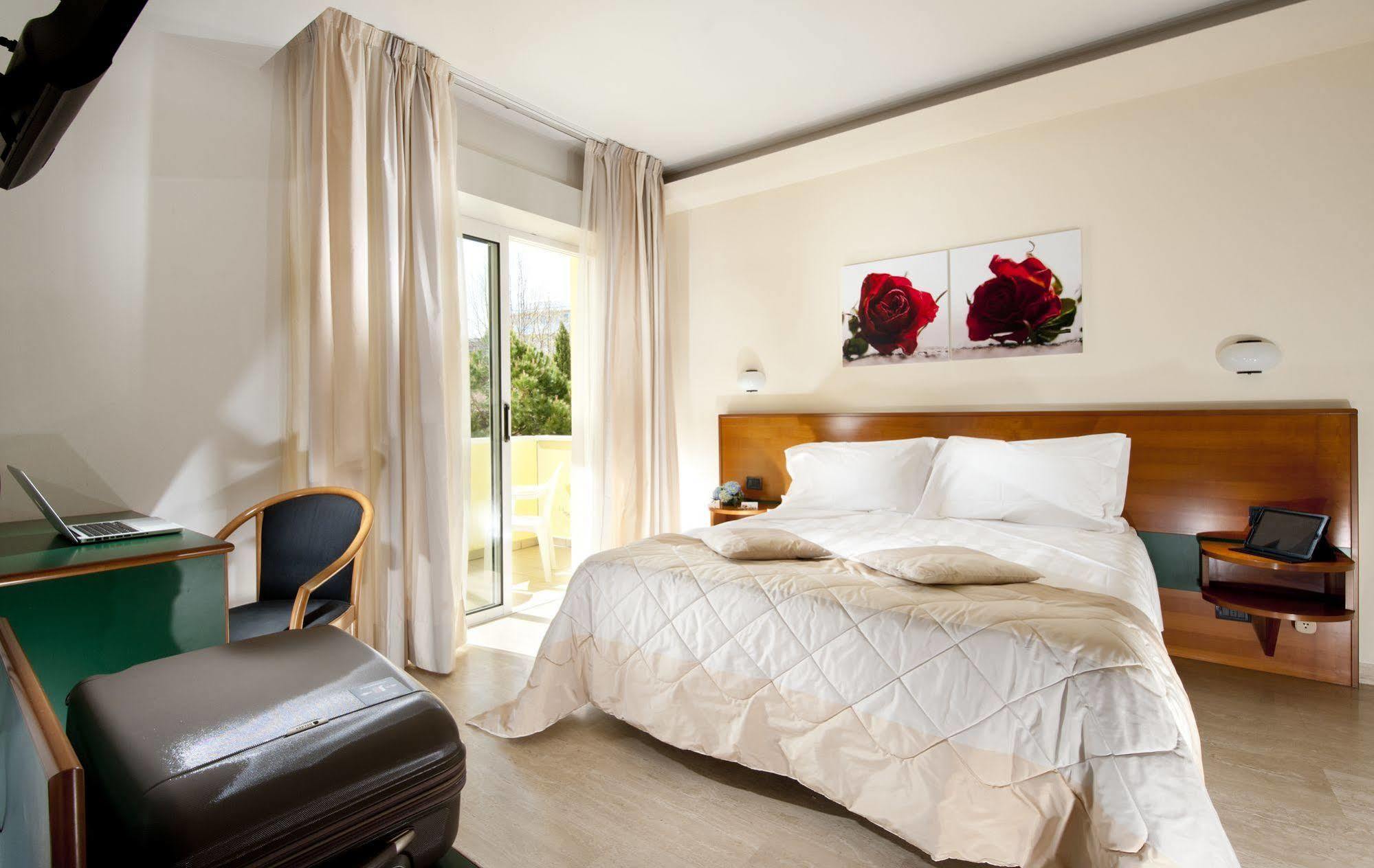 Astoria Suite Hotel Rimini Esterno foto