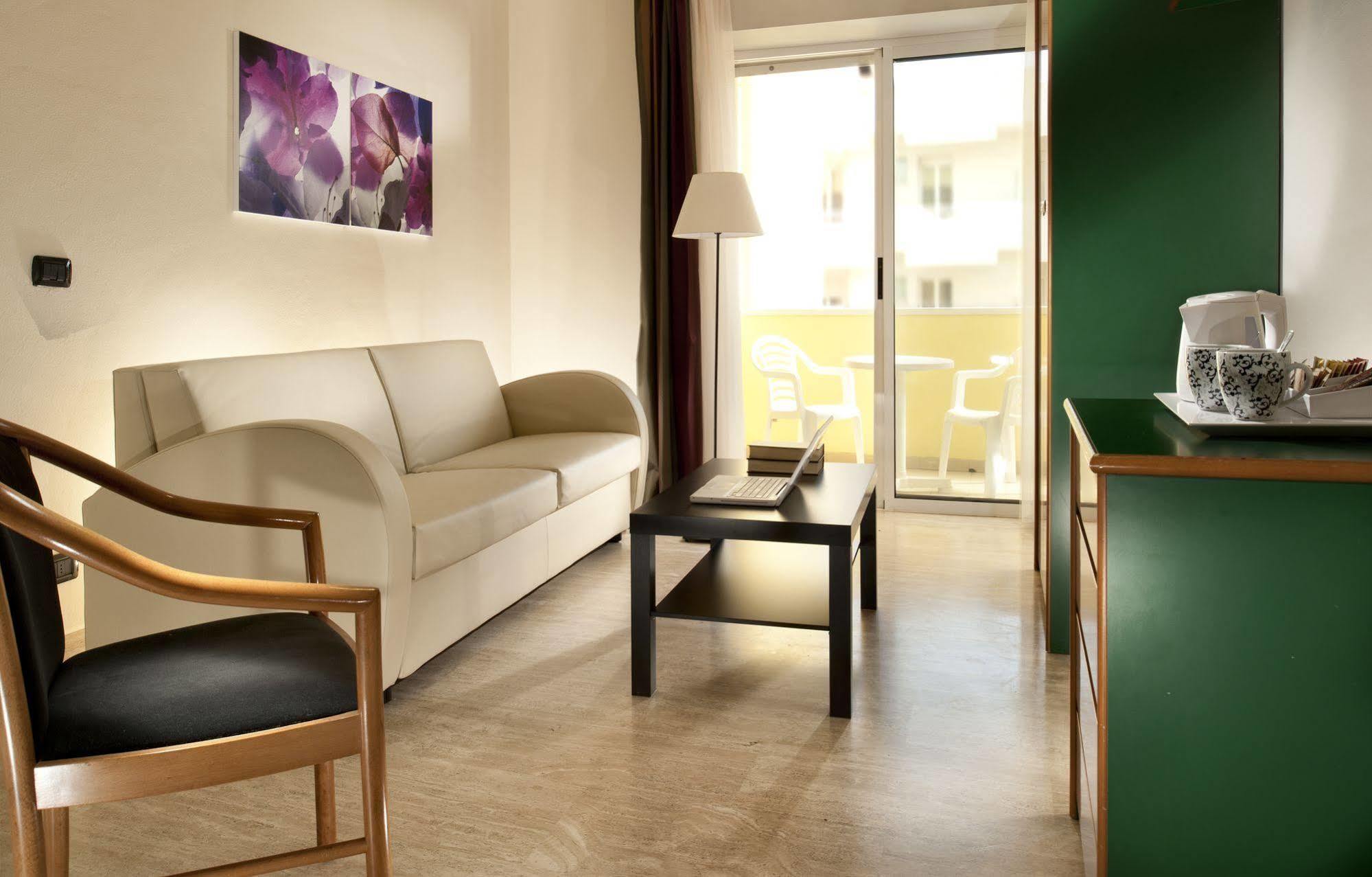 Astoria Suite Hotel Rimini Esterno foto
