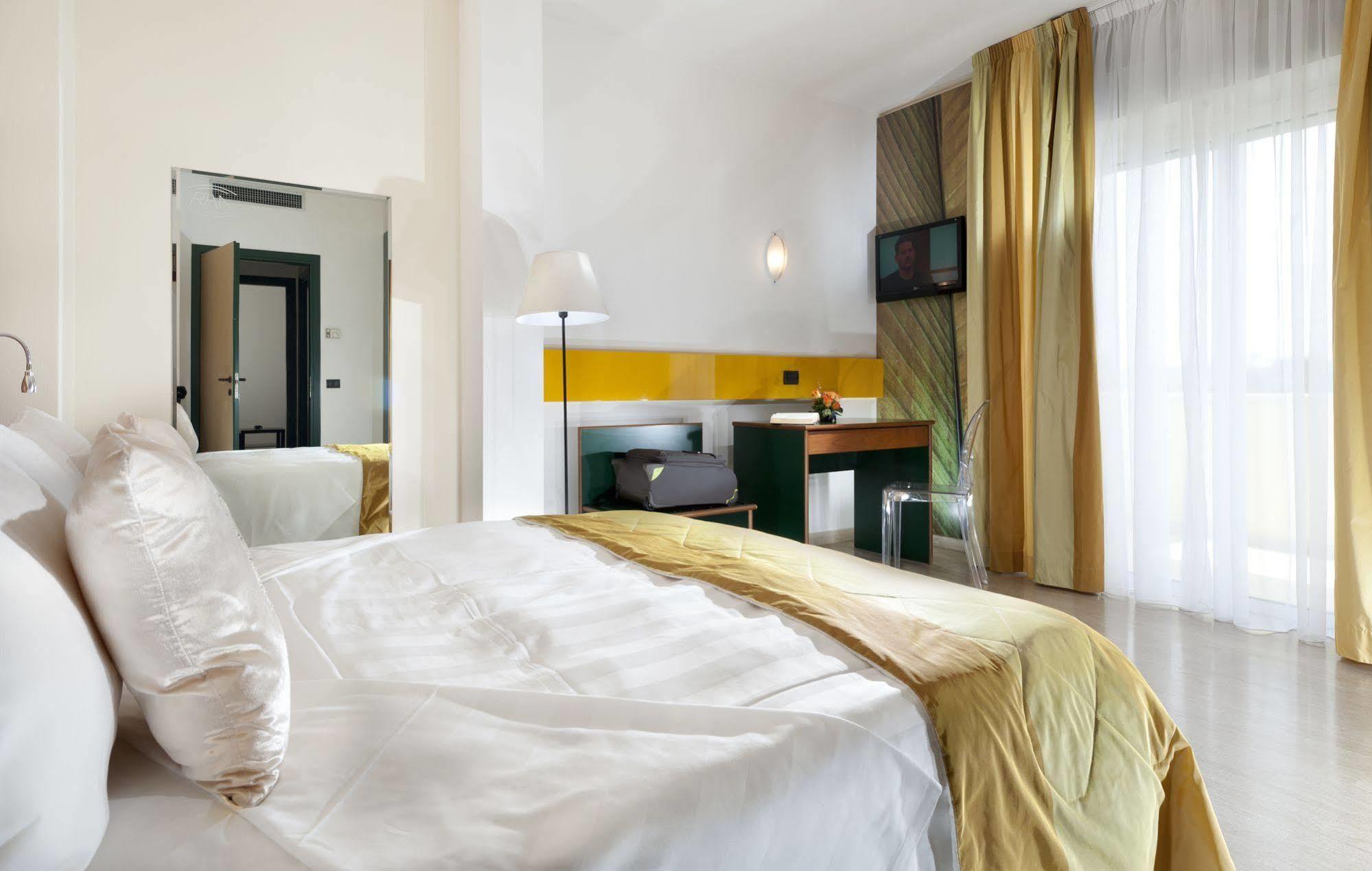 Astoria Suite Hotel Rimini Esterno foto