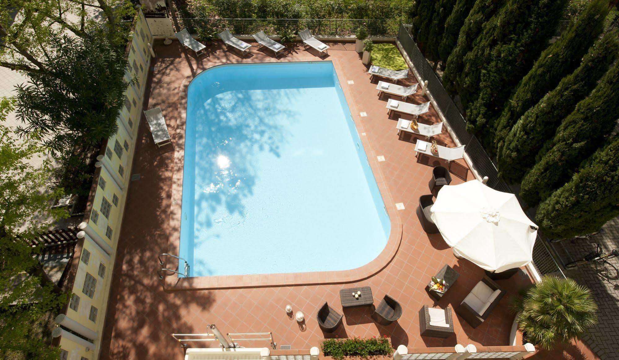 Astoria Suite Hotel Rimini Esterno foto